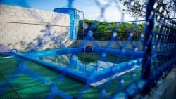 O CRD conta com um sistema de filtros e tratamentos para cerca de 80 mil litros de água salgada utilizada nas piscinas. A água doce é salinizada artificialmente, livre de microorganismos, para auxiliar no tratamento dos animais.